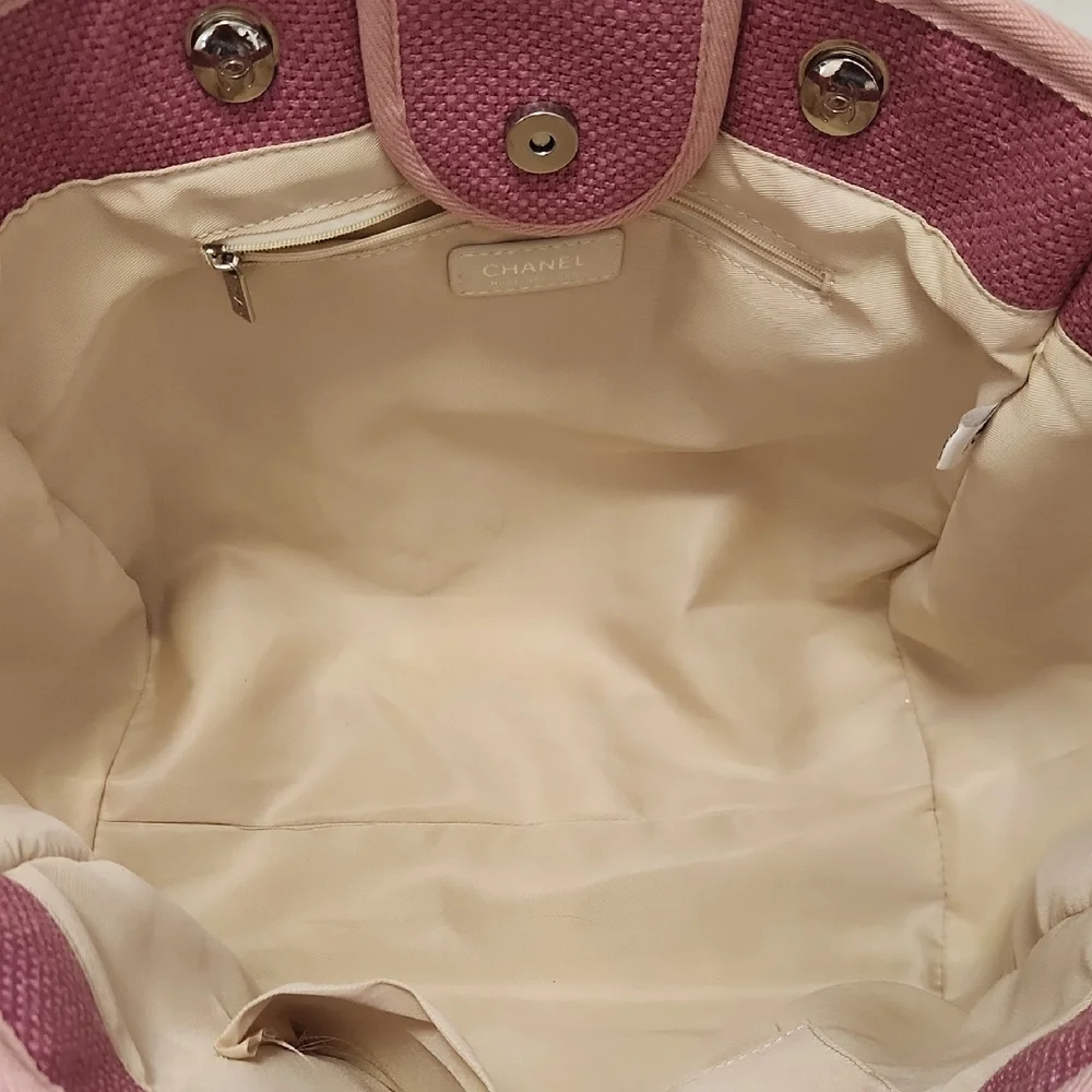 ‘Looks like Chanel Pink Canvas Tote Bag’ - 31 Rue Cambon Paris - Picture 9 of 11